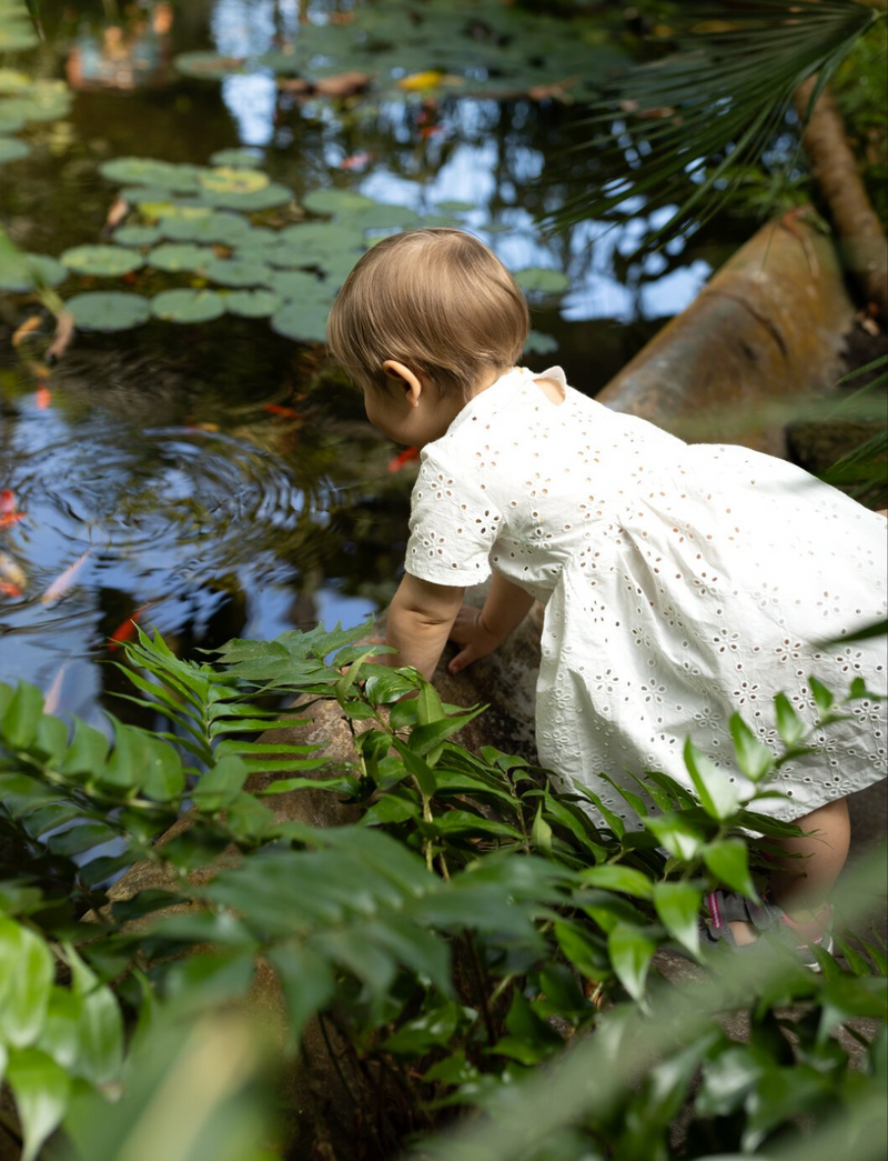 nachhaltige Kindermode Kleid Spitze Mädchen weiss